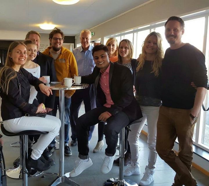 Gruppbild-i-foajen-IMG_2573.JPG