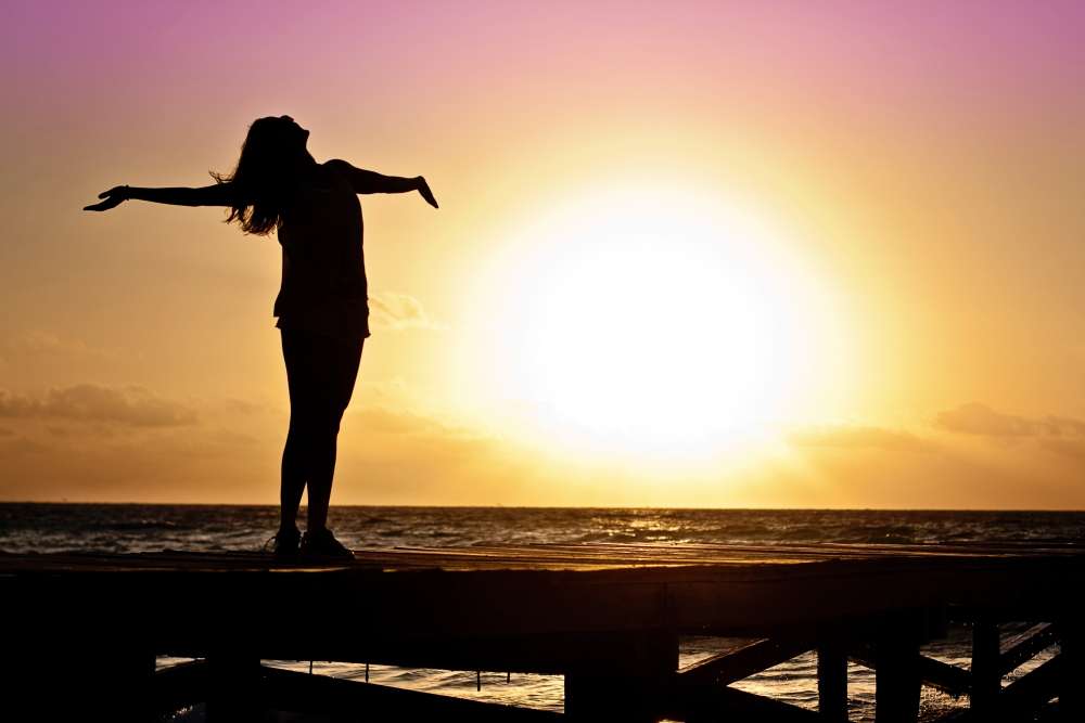 freedom-woman-591576.jpg